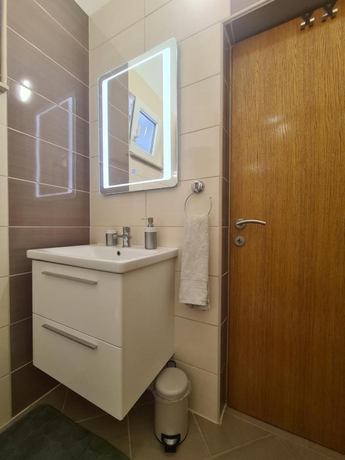 Apartments Ankora Vir Εξωτερικό φωτογραφία